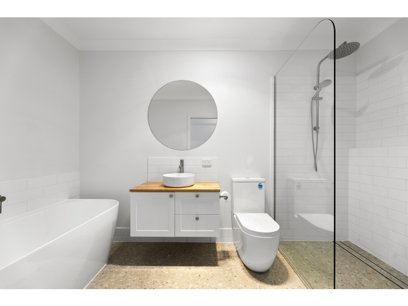 9 Pottinger Street, Newtown QLD 4350