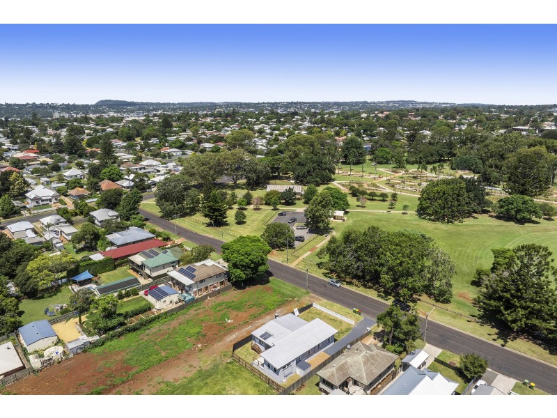 9 Pottinger Street, Newtown QLD 4350