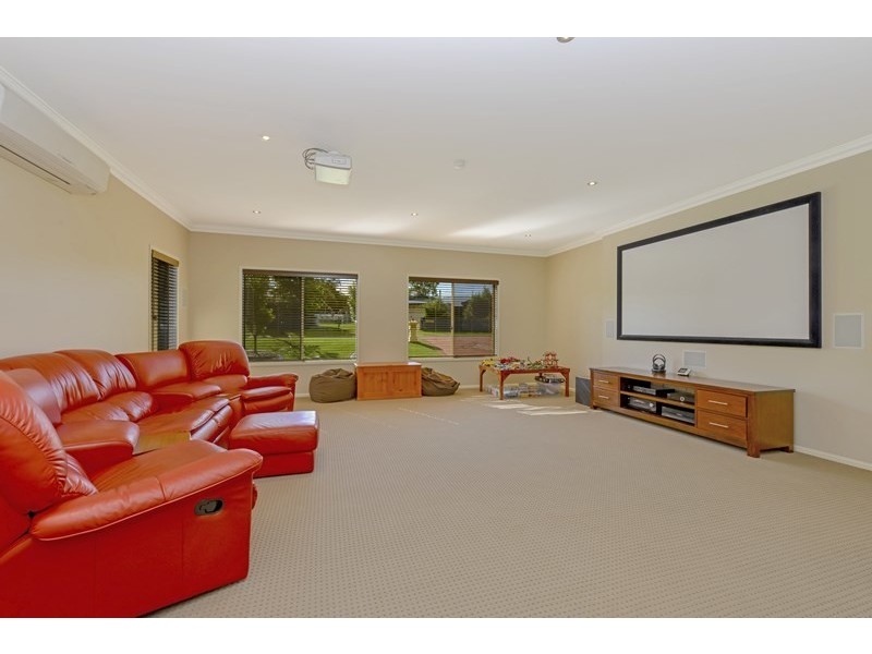 4 Leanne Court, Highfields QLD 4352