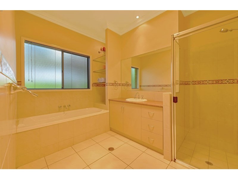 4 Leanne Court, Highfields QLD 4352