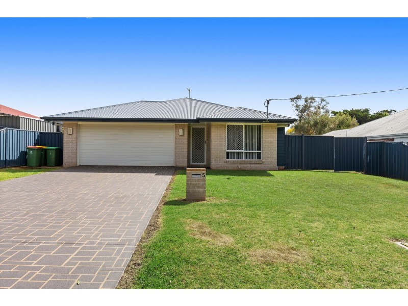 5 Esmond Street, Rockville QLD 4350