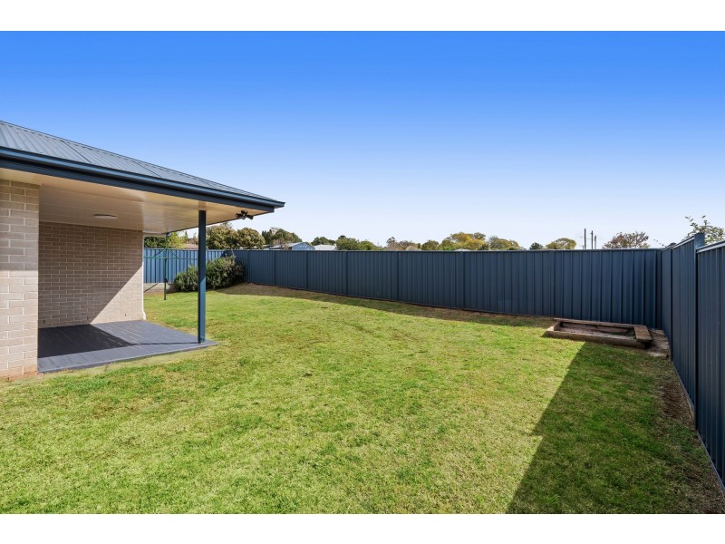 5 Esmond Street, Rockville QLD 4350