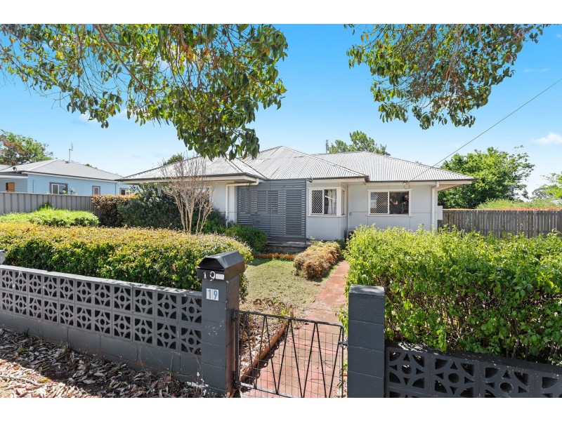 19 Warwick Street, Harristown QLD 4350