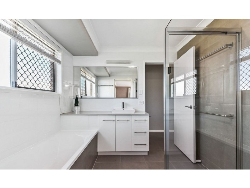 6 Fischer Court, Kearneys Spring QLD 4350