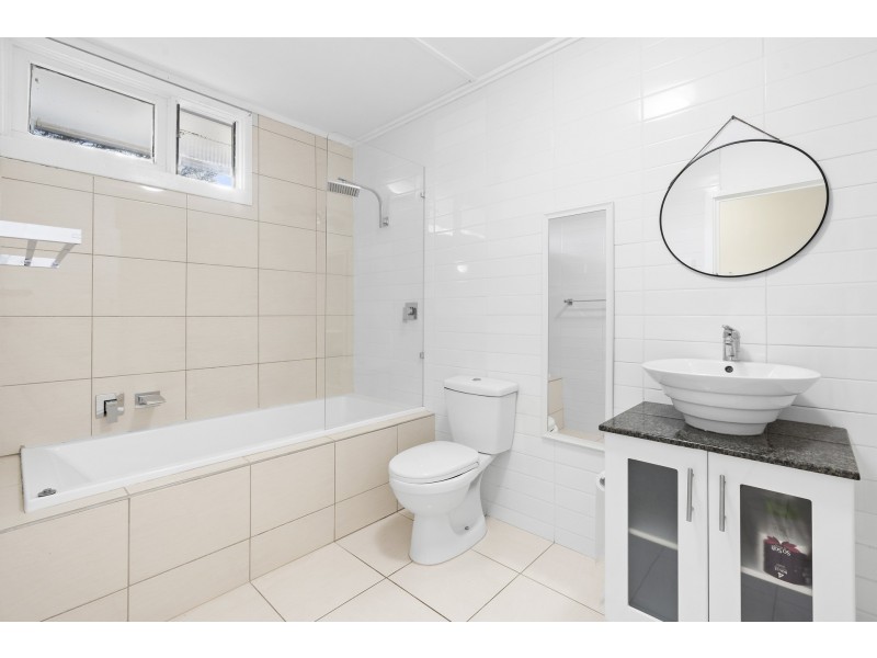4/172 Jellicoe Street, Newtown QLD 4350