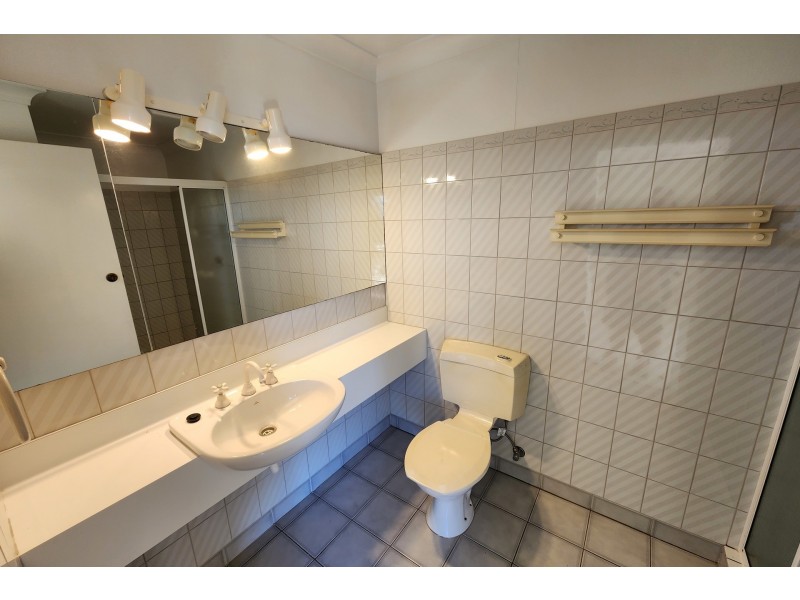 4 Henry Street, Mount Lofty QLD 4350