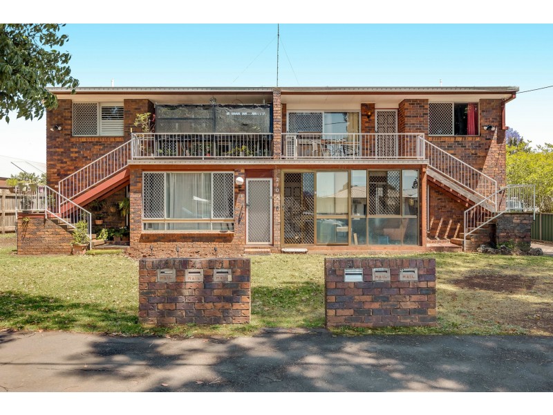 3/210 Russell Street, Newtown QLD 4350