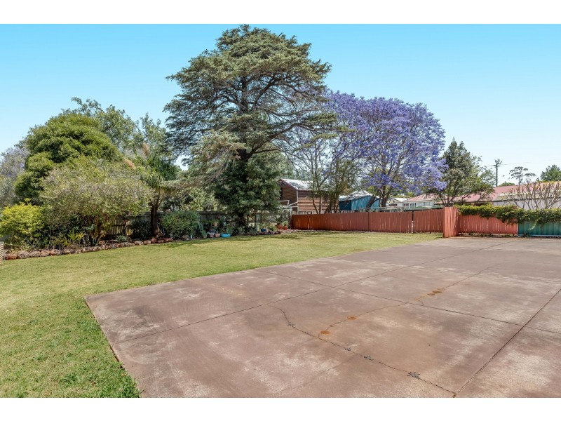 3/210 Russell Street, Newtown QLD 4350