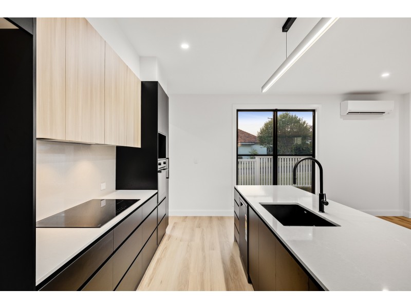 14 Rhyde Street, Mount Lofty QLD 4350