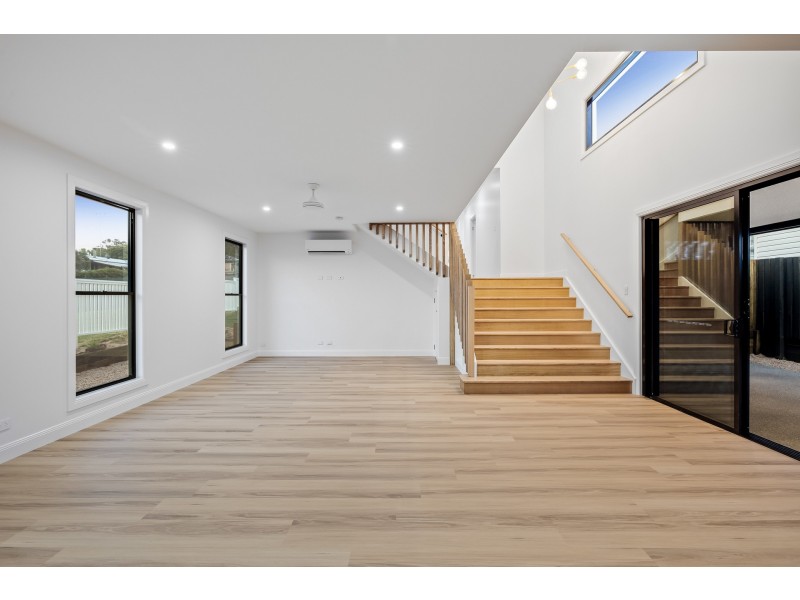 14 Rhyde Street, Mount Lofty QLD 4350