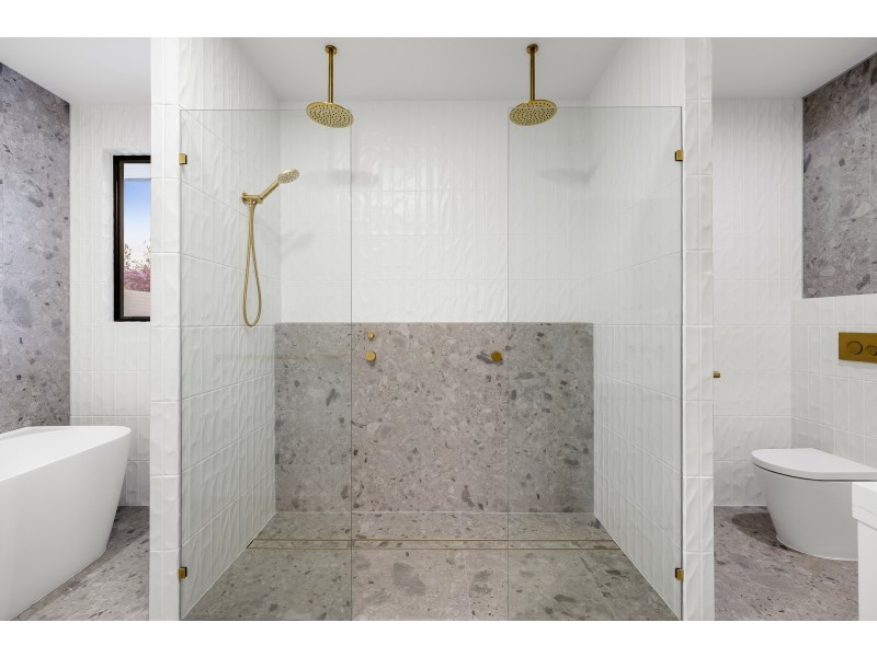 14 Rhyde Street, Mount Lofty QLD 4350