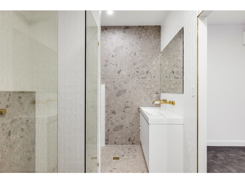 14 Rhyde Street, Mount Lofty QLD 4350