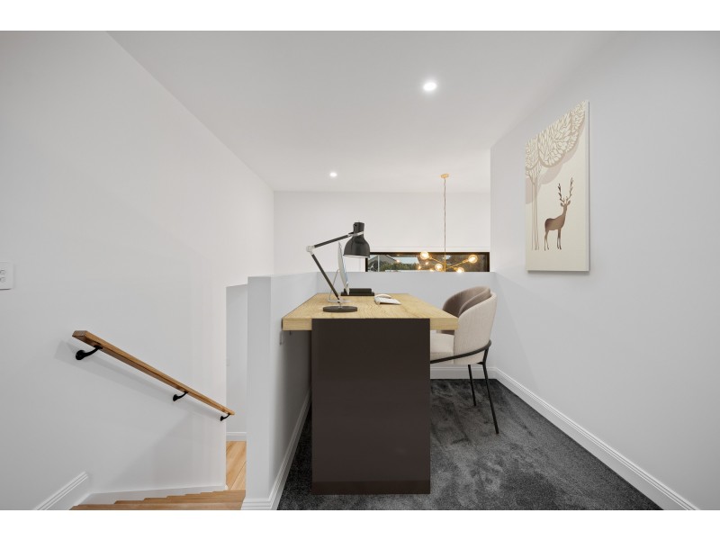 14 Rhyde Street, Mount Lofty QLD 4350