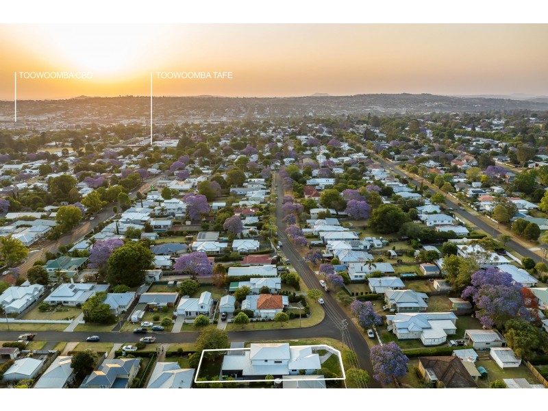 14 Rhyde Street, Mount Lofty QLD 4350