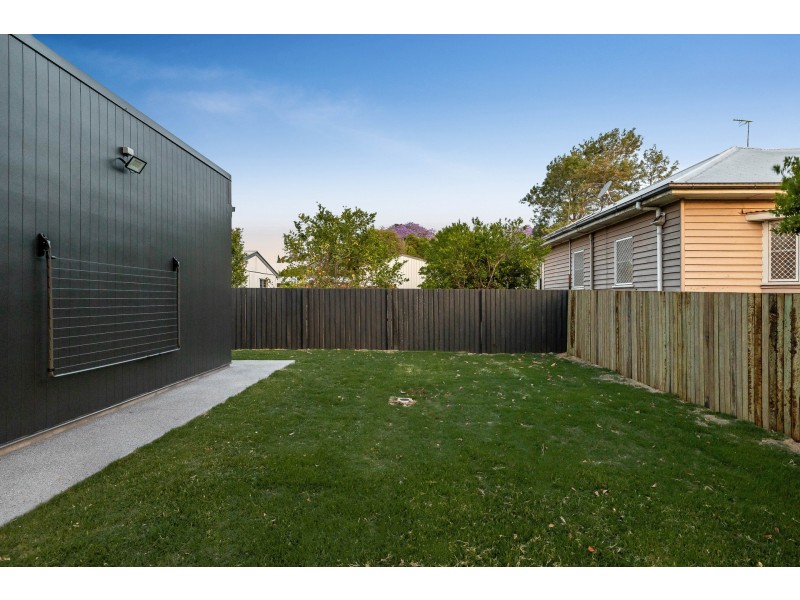 14 Rhyde Street, Mount Lofty QLD 4350