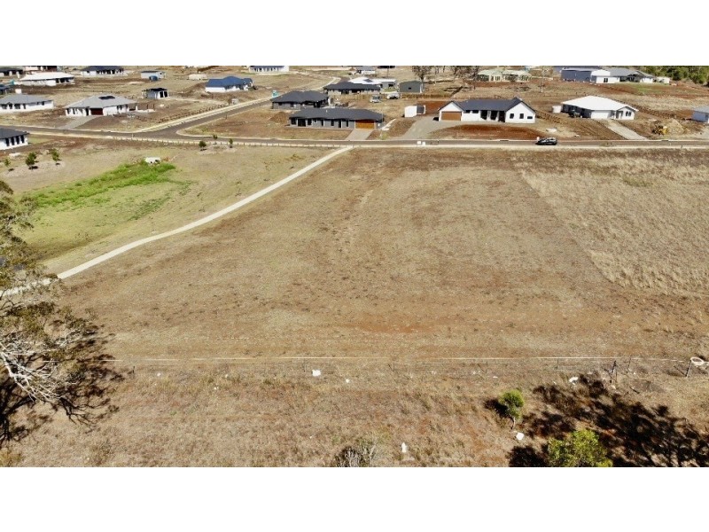 28 Gran Paradiso Way, Meringandan West QLD 4352