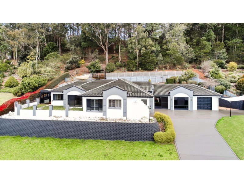 43 Windemere Terrace, Mount Lofty QLD 4350