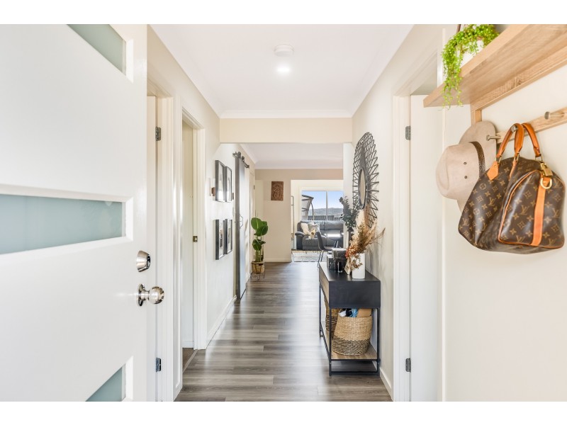 17 Cassidy Terrace, Mount Kynoch QLD 4350