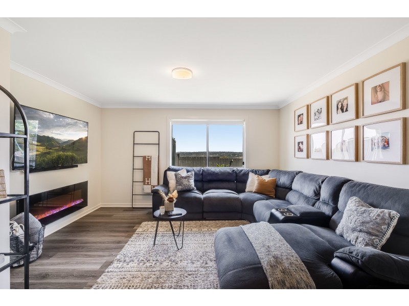 17 Cassidy Terrace, Mount Kynoch QLD 4350