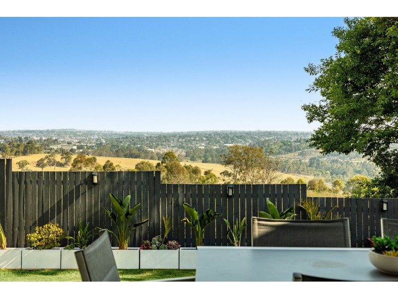 17 Cassidy Terrace, Mount Kynoch QLD 4350