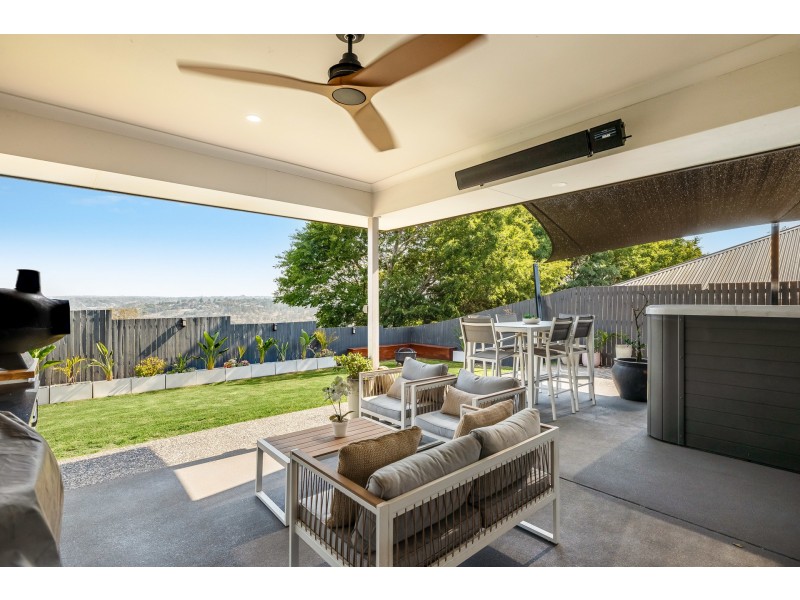 17 Cassidy Terrace, Mount Kynoch QLD 4350