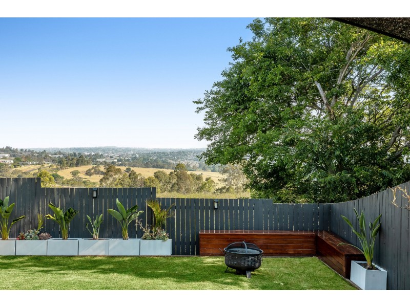 17 Cassidy Terrace, Mount Kynoch QLD 4350