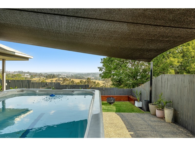 17 Cassidy Terrace, Mount Kynoch QLD 4350