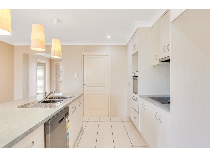 1 Ace Drive, Glenvale QLD 4350