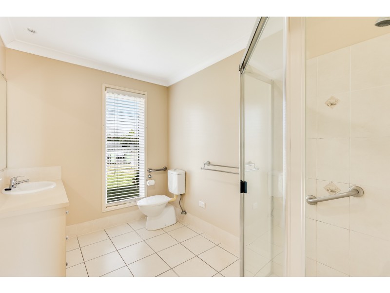 1 Ace Drive, Glenvale QLD 4350