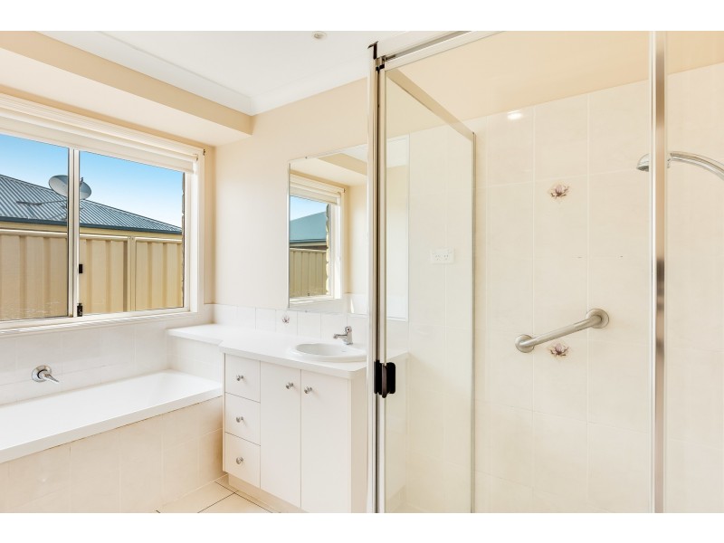1 Ace Drive, Glenvale QLD 4350