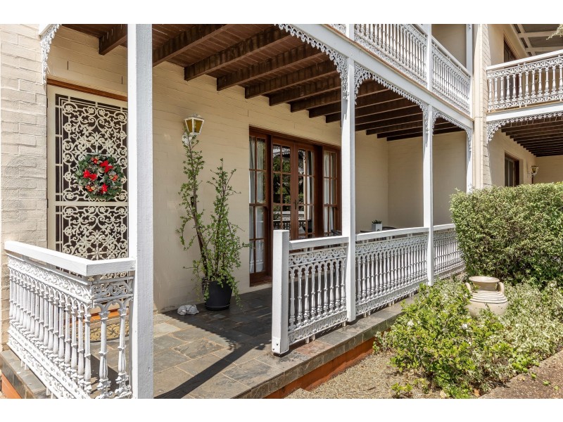 2/2 Sharon Court, Darling Heights QLD 4350
