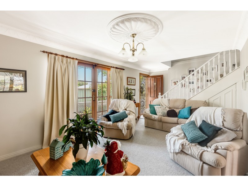2/2 Sharon Court, Darling Heights QLD 4350