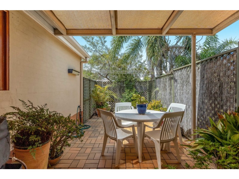2/2 Sharon Court, Darling Heights QLD 4350
