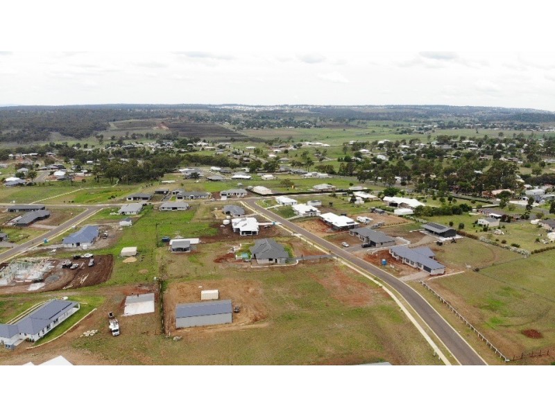 8 Daintree Crescent, Meringandan West QLD 4352