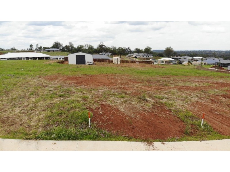 8 Daintree Crescent, Meringandan West QLD 4352