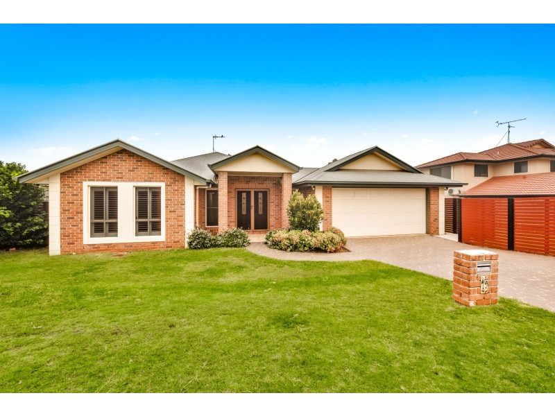 15 Banksdale Drive, Middle Ridge QLD 4350