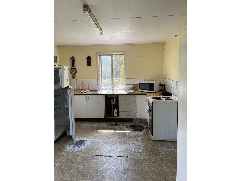 64 Kimberley Drive, Cypress Gardens QLD 4357