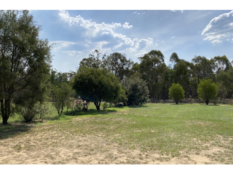 64 Kimberley Drive, Cypress Gardens QLD 4357