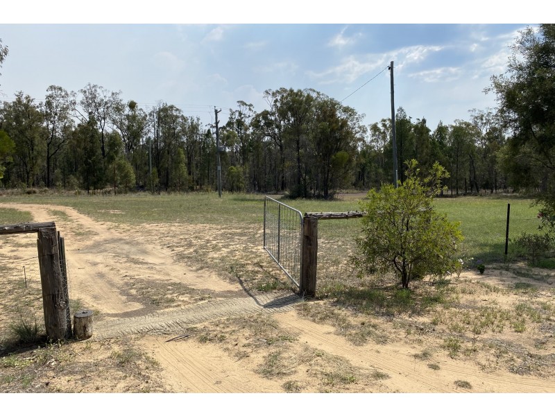 64 Kimberley Drive, Cypress Gardens QLD 4357