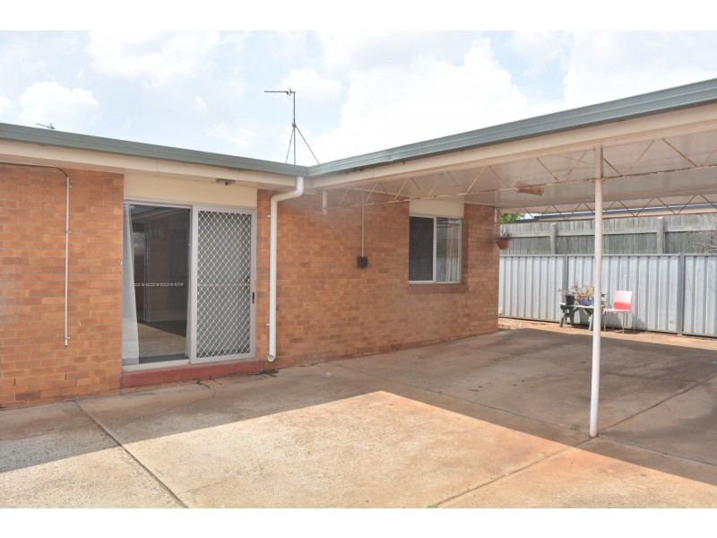 3/348 South Street, Harristown QLD 4350