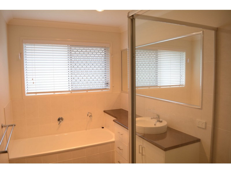 2 Opal Street, Glenvale QLD 4350