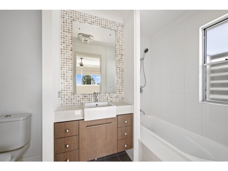 4/4b Herries Street, East Toowoomba QLD 4350