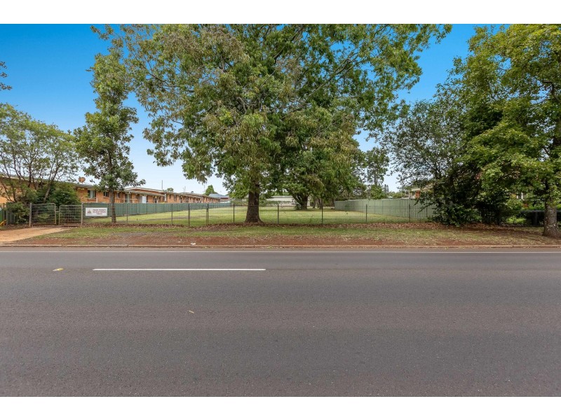 350 South Street, Harristown QLD 4350