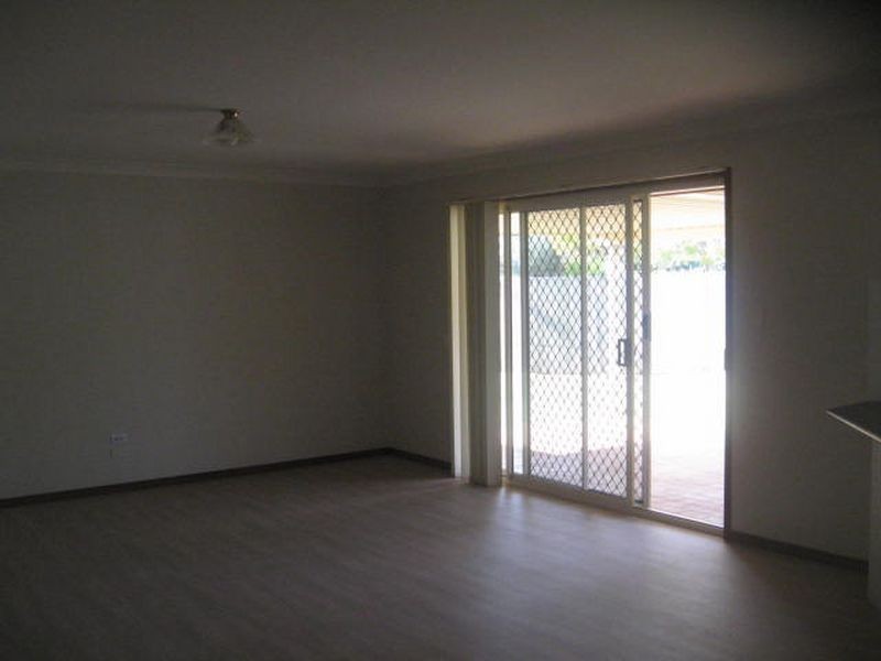12 Emma Drive, Kearneys Spring QLD 4350