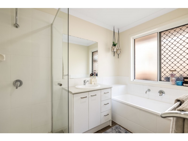 17 Cassidy Terrace, Mount Kynoch QLD 4350