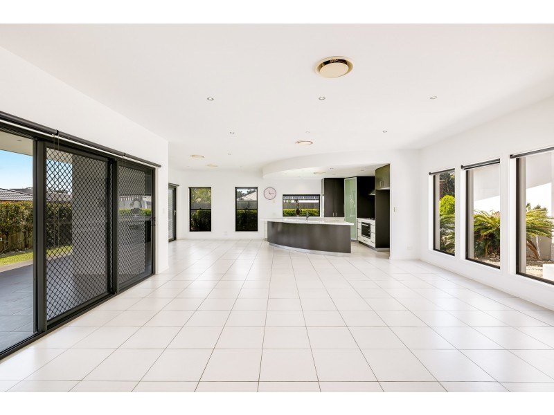 97 Spring Street, Middle Ridge QLD 4350