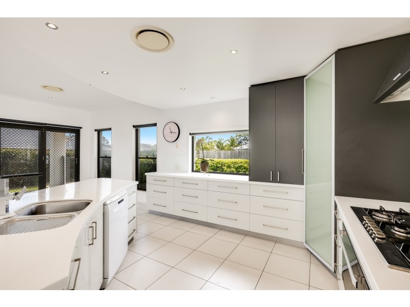 97 Spring Street, Middle Ridge QLD 4350