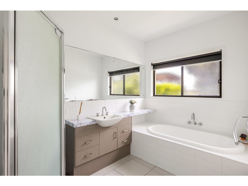 97 Spring Street, Middle Ridge QLD 4350