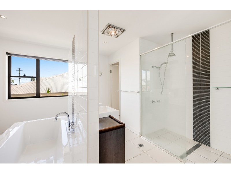 97 Spring Street, Middle Ridge QLD 4350