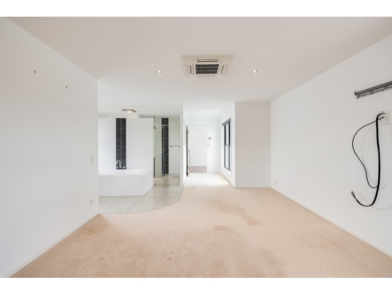 97 Spring Street, Middle Ridge QLD 4350